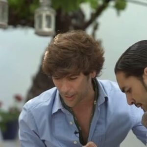 Manuel Lombo Instagram - Probablemente, de toda esta reunión, soy el menos flamenco, pero vengo de ahí; de cantar para el baile, de pasar fatigas los lunes cuando Naranjito de Triana nos ponía a cantar por seguirillas a las 10 de la mañana en la @fundacionflamencoheeren y servidor que tenía veinte años y vivía los fines de semana como había que vivirlos con esa edad, me agarraba como podía a la enea de la silla. 

Siempre reitero lo mismo; soy más cantante que cantaor, pero siento este arte a mi forma, como parte de la identidad  nuestra, así que ¡FELIZ DÍA INTERNACIONAL DEL FLAMENCO!

Al que toque: @juan_habichuela_nieto al baile: @antoniomorenopolito y en corazón de esta letra: @rafaeldeleonpoeta. Casi “na”.