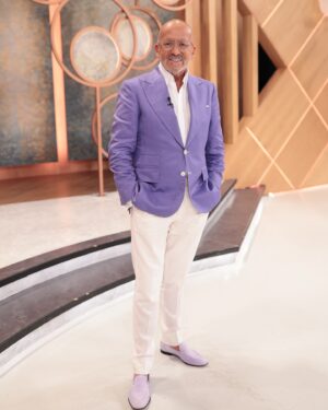 Manuel Luís Goucha Instagram - Já cá estou à sua espera 😁📺