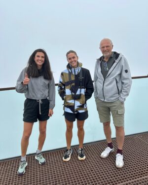 Mapi León Instagram - 3 nordmenn and 1 española packed in a caravan 🏞️📍🩵🇳🇴
