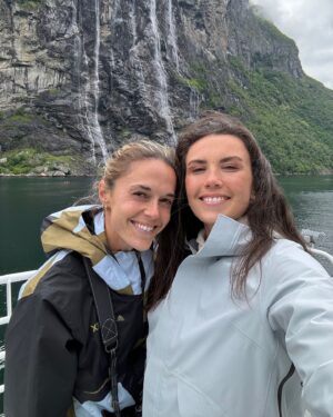 Mapi León Instagram - 3 nordmenn and 1 española packed in a caravan 🏞️📍🩵🇳🇴