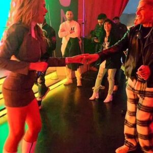 Marcela Baños Instagram - ¡Todas y todos a bailar cuarteto con @daleqva.oficial , como @marcebanios y el peinador del programa, @diegomonetta !💃🏻🕺❤️
#daleqva #PasionDeSabado