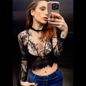 Marcela Lahaud Instagram - Nem parece que peida.

.
.
#picoftheday #selfie #gingerhair #ruivando