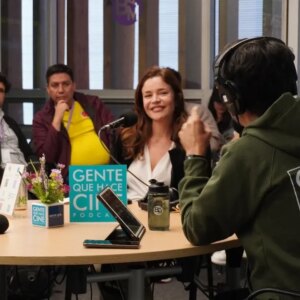 Marcela Mar Instagram - 🔥#NuevoEpisodio grabado en las #MarketSessions del @bam_bogota con las maravillosasactrices  @marcelamar07 de @ganas.producciones y @floramartinezoficial con quienes hablamos de cómo sus universos se amplían más allá del oficio de la actuación.

🔥 DISPONIBLE EN TODAS LAS PLATAFORMAS DE AUDIO Y EN YOUTUBE 🔥

🙏Las #MarketSessions llegan a vos gracias a:
@proimagenescolombia
@danmura_
@telardecine
@comsabana @usmcomsabana

Equipo #gentequehacecine y @gentequeproductora
Producción @lucia_rgdp
Sonido @vaaal_l
Asistencia de Producción y cámaras @isabellajimenez1 y @marcesz7

🤓Curaduría por @sparrabarrios @an.dres.sua.rez