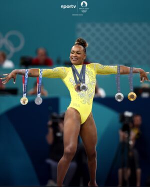 Marcella Rica Instagram - É ELAAAAA! GOAT!
A maior medalhista olímpica da história do 🇧🇷
É OUROOOOO! 🥇 
@rebecarandrade 🥹😍❤️