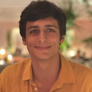 Márcio Garcia Instagram - Parabéns @pedrosrgarcia !!!!!

Hoje você completa 21 anos e não há palavras para expressar o quanto você significa para a nossa família. Você é um verdadeiro tesouro, cheio de luz, cuidadoso e generoso. Sempre pronto pra ajudar quem está ao seu lado, um exemplo de bondade e integridade.

Temos  orgulho de ver o homem que você se tornou: estudioso, correto e sempre disposto a fazer o certo, mesmo que não seja o caminho mais fácil. 

Que Deus continue abençoando sua vida, lhe protegendo  e guiando seus passos no caminho do bem maior. Tenho certeza de que seu futuro será brilhante, assim como você.