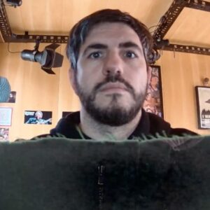 Marco Antonio Caponi Instagram - Hace años vengo pensando en el concepto DESAPARECER, es dificl, muy difícil ser invisible, pero de a poco lo estoy logrando. El objetivo es el traslado al imaginario constantemente. Diluyendo así el concepto de realidad. Ya está todo superpuesto en infinidades de capas, imposible de dilucidar qué es la verdad. 
Ciencia ficción en 20 metros cuadrados es mi objetivo, aunque el mundo ya exceda los límites de locura y fantasía.

For years now I've been thinking about the concept of DESAPARECER, it's difficult, very difficult to be invisible, but I'm gradually losing sight of it. The objective is constantly translated into the imagination. Thus diluting the concept of reality. It's all super puesto in infinidades of capas, impossible to elucidate what the truth is. 
Fiction in 20 square meters is my goal, even though the world exceeds the limits of thought and imagination.