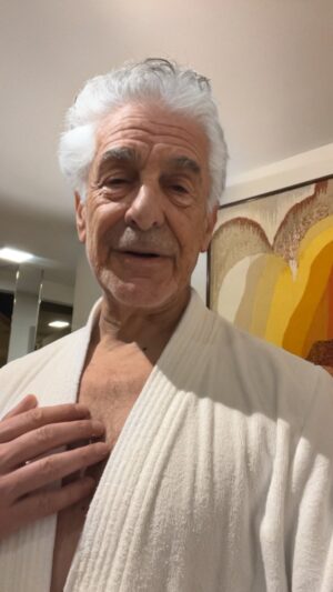 Marco Antonio Caponi Instagram - SEXO TÁNTRICO CHAMÁNICO: 🕉️
¿Quieres elevar tu espíritu y conectar con los placeres del cielo interno hasta el estado nirvana?
 ¿Necesitas conectar con tu pareja de toda la vida desde el Kundalini?
¿tened problemas para durar? 
¿Te quedas dormido? 
ES HORA DE DESPERTAR- 

 RODOLFO SEMENICK te lleva a las vibraciones más profundas del espíritu y te libera para siempre. Trabajos en parejas, tríos y hasta grupo de 8 personas. 

ESTE FIN DE SEMANA EN PUNTA DEL ESTE 

NO TE LO PODES PERDER 

💥 RODOLFO SEMENICK💥
☀️EL #1 @leosbaraglia ☀️

SHAMANIC TANTRIC SEX: 🕉️
Do you want to elevate your spirit and connect with the pleasures of the inner heaven to the state of nirvana?
Do you need to connect with your lifelong partner from the Kundalini?
Do you have trouble lasting? 
Do you fall asleep? 
IT’S TIME TO WAKE UP- 

RODOLFO SEMENICK takes you to the deepest vibrations of the spirit and frees you forever. Work in couples, trios and up to groups of 8 people. 

THIS WEEKEND IN PUNTA DEL ESTE 

YOU CAN’T MISS IT 

💥 RODOLFO SEMENICK💥
☀️THE #1 @leosbaraglia ☀️

#microfiction #metafiction #ricard

#microficción #metaficción #ricardoylilianatv