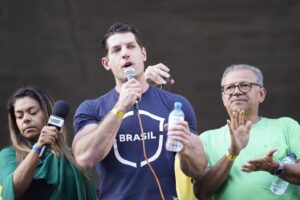 Marco Antônio Costa Instagram - Obrigado de coração a todos os brasileiros que, com bravura e determinação, compareceram à manifestação. 🇧🇷

A coragem de cada um de vocês ressoa como um grito de liberdade, inspirando todos aqueles que desejam uma nação mais justa e livre.