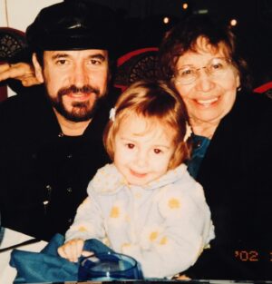 Marco Antonio Solís Instagram - Hoy como cada 19 de Julio nuestro corazón se viste de fiesta ya que celebramos el aniversario de vida de nuestra amada @maroficial. Marla es un Ser lleno de muchísimas virtudes, talentosa, alegre y llena de buenos valores, que orgullo y bendición tener una hija así!.
Dios nos la bendiga siempre! Feliz cumpleaños MAR! 🎈💃🏼🕺🏻🎉🎂🥳🎈🎈🎊🎊🎁🎁🎁