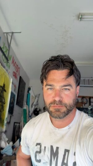 Marco Dapper Instagram - Time flies. 

#painttherapy #selfportrait