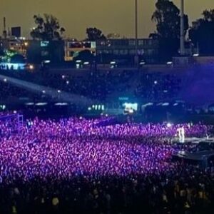 Marco Zunino Instagram - Sip, nosotros estuvimos en ese escenario frente a más del 20,000 personas celebrando no solo un programa hermosos de televisión que marco una o más generaciones en todo latinoamerica , si no recuerdos hermosos , amigos que son familia y un público increíble ! Gracias a todos! Faltaron fotos ! Gracias @almendra_gd y @liliannebraunofficial pero hacerme cómplice siempre de esta locura y Gracias @liveexperienceof por habernos hecho la locura realidad por todo lo alto ! Que bueno cruzarnos ! @nubeluzoficial