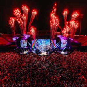 Marco Zunino Instagram - Sip, nosotros estuvimos en ese escenario frente a más del 20,000 personas celebrando no solo un programa hermosos de televisión que marco una o más generaciones en todo latinoamerica , si no recuerdos hermosos , amigos que son familia y un público increíble ! Gracias a todos! Faltaron fotos ! Gracias @almendra_gd y @liliannebraunofficial pero hacerme cómplice siempre de esta locura y Gracias @liveexperienceof por habernos hecho la locura realidad por todo lo alto ! Que bueno cruzarnos ! @nubeluzoficial