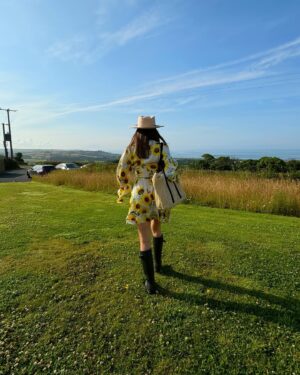 Margo Dumas Instagram - The best week of my summer ⛅️
Cornwall definetely stole my heart 🤍🐚

For everyone who asked me what is the name of glamping we were staying, here it is 👉🏻@mountsbaymeadow