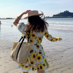 Margo Dumas Instagram - The best week of my summer ⛅️
Cornwall definetely stole my heart 🤍🐚

For everyone who asked me what is the name of glamping we were staying, here it is 👉🏻@mountsbaymeadow