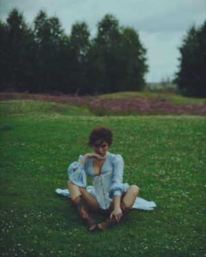 Margo Dumas Instagram - Колись я почну знову вести інстаграм, а поки тримайте фото з 2021, бо cottage та regency core знову в тренді, а у мене тут щось між.😅

Фотографувала неперевершена @danilyukart 
💫