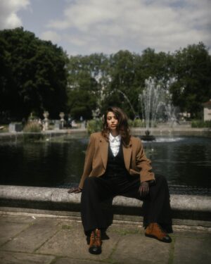 Margo Dumas Instagram - Once upon a time in London 🇬🇧

Ph 📸 @christinad_ph 
Model @margo_dumas 
Makeup/hair @grushkoolena 
Shoes @be_bright_be_brave