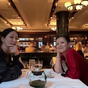Mari Natsuki Instagram - #londondiaries 
#spritedaway
#memory
#buddy
#happy

舞台の仲間たちとオフでの楽しい時間も力をいただきました〜

It was also great to spend time with the cast members, and it really recharged my batteries!