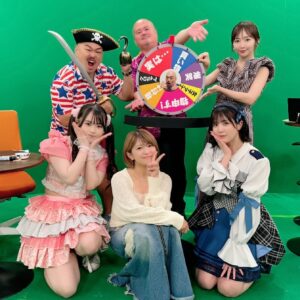 Mari Yaguchi Instagram - 最近、
クロちゃんとよくお仕事で会います😊✨
この間なんて楽屋も一緒でしたw
クロちゃんってほんとプロ😳✨
色々言うと営業妨害って言われちゃうから、
言わないね🤫✨
これは岐阜で関ケ原歌姫合戦のコーナーゲストの時の写真😊✨
暑かったけど楽しかった♡
盛り上がってくれて本当に嬉しかったです！！
ありがとーぅ🌻✨

３枚目４枚目はクロフェスの時ので、
５枚目６枚目はクロクルパレットの時の📸✨

では😊✨

今日も暑いですが体調に気をつけてお過ごしください😊