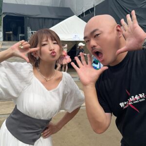 Mari Yaguchi Instagram - 最近、
クロちゃんとよくお仕事で会います😊✨
この間なんて楽屋も一緒でしたw
クロちゃんってほんとプロ😳✨
色々言うと営業妨害って言われちゃうから、
言わないね🤫✨
これは岐阜で関ケ原歌姫合戦のコーナーゲストの時の写真😊✨
暑かったけど楽しかった♡
盛り上がってくれて本当に嬉しかったです！！
ありがとーぅ🌻✨

３枚目４枚目はクロフェスの時ので、
５枚目６枚目はクロクルパレットの時の📸✨

では😊✨

今日も暑いですが体調に気をつけてお過ごしください😊