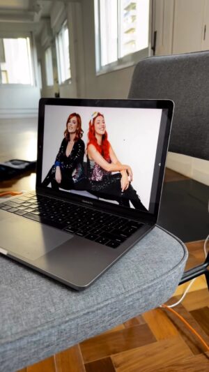 MariMoon Instagram - Vem aííí!!!!! 😙✨💕💕💕 
3ª Temporada de @acessiveiscast! 🙌

E a gente sempre lindas de @joulik nos clicks do mago das fotos @iude! 🙏

ENQUETE: qual seu TOP3 eps favoritos até agora?

Lembrando 💁‍♀️ que quem já maratonou todos os nossos episódios tem um lugar especial no nosso coração! 🤍 E quem conta pros amigos que vem aí temporada 3 de Acessíveis também! ✨