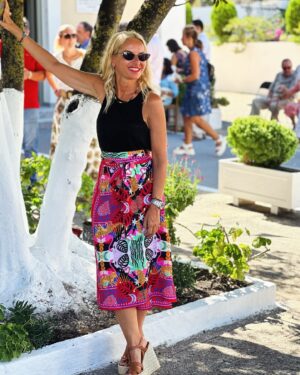 Maria Bekatorou Instagram - Στο χωριό,στη Παναγία μας και φέτος…Σαν να μη πέρασε μια μέρα…Από μωρό παιδί εδώ στην αγκαλιά της μαμάς μου…Περνούν τα χρόνια,αλλάζουμε αλλά σημαντικό που καταλήγουμε στο ίδιο ευλογημένο μέρος…Και μας ενώνει η πίστη μας και η αγάπη για τον τόπο μας…
Χρόνια πολλά σε όλους με υγεία και ωραίες στιγμές…Να ονειρευόμαστε όμορφα πράγματα…Εγώ πάντα σκέφτομαι τη Παναγία στη Λακήθρα τον Δεκαπενταύγουστο.Και νιώθω βαθιά ευγνωμοσύνη που είμαι εδώ 
Και του χρόνου να είμαστε καλά και εκεί που ονειρευόμαστε 🙏