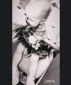 Maria Bersenyova Instagram - Полтора годика 🪐
Ты любовь моя, ДОЛГОЖДАННАЯ♥️
Маленькая моя БусинкаМарусинка, с твоим праздником ВСЕХ НАС! Спасибо что ты ЕСТЬ!!! Спасибо, что показала, насколько сильно можно ЛЮБИТЬ.
Просто будь здорова, во всем остальном можешь положиться на маму с папой! 🥹🫶🏻✨
#моясиларастет ♥️