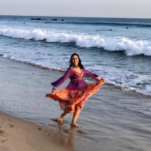 María Conchita Alonso Instagram - Fotos/video 👉👉
Mi #tbt de hoy, y de paso, PRONTO anunciaré concierto en Houston. Pendientes! Bendecido Jueves.

🎶🎤🎸🎼🎷🎹

My #tbthursday, and, as I say in the video, will soon annunce concert in Houston, Texas. Although I will sing in Spanish, the music is always felt. Blessed Thursday. 🎵🎻
•
💄 @enriquedivineofficial
📸 @vngjewelry
•
#Malibu
#llenamedeti
#MaríaConchita 
#MariaConchitaÚnica
#MariaConchitaAlonso 
#throwback
#juevesretro 
#throwbackthursday