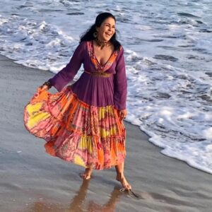 María Conchita Alonso Instagram - Fotos/video 👉👉
Mi #tbt de hoy, y de paso, PRONTO anunciaré concierto en Houston. Pendientes! Bendecido Jueves.

🎶🎤🎸🎼🎷🎹

My #tbthursday, and, as I say in the video, will soon annunce concert in Houston, Texas. Although I will sing in Spanish, the music is always felt. Blessed Thursday. 🎵🎻
•
💄 @enriquedivineofficial
📸 @vngjewelry
•
#Malibu
#llenamedeti
#MaríaConchita 
#MariaConchitaÚnica
#MariaConchitaAlonso 
#throwback
#juevesretro 
#throwbackthursday