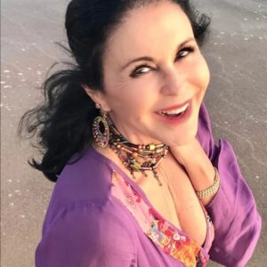 María Conchita Alonso Instagram - Fotos/video 👉👉
Mi #tbt de hoy, y de paso, PRONTO anunciaré concierto en Houston. Pendientes! Bendecido Jueves.

🎶🎤🎸🎼🎷🎹

My #tbthursday, and, as I say in the video, will soon annunce concert in Houston, Texas. Although I will sing in Spanish, the music is always felt. Blessed Thursday. 🎵🎻
•
💄 @enriquedivineofficial
📸 @vngjewelry
•
#Malibu
#llenamedeti
#MaríaConchita 
#MariaConchitaÚnica
#MariaConchitaAlonso 
#throwback
#juevesretro 
#throwbackthursday
