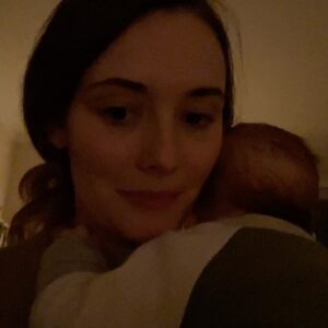Maria Ehrich Instagram - Cute, imperfect/perfect photo & video dump from the end of last year. 
Loved every second of these moments. ♥️ 

Unsere Kleine Granate entwickelt sich gerade im Sauseschritt und jeden Tag ist hier mehr los als am Tag zuvor. Es ist unglaublich verblüffend zuzuschauen, wie sich ihr kleiner/großer Charakter immer mehr zeigt und whoo - she’s a goofball 😆… Mich macht es so glücklich zu sehen, dass alle unsere Lieben, sie auch so sehr ins Herz geschlossen haben. Selbst unser strubbeliger, kleiner rescue dog Pino findet sie ziemlich interessant, obwohl er um Kinder bisher immer einen großen Bogen gemacht hat. Auch, wenn ihm das Gehüpfe, Getapse, Geschrei oft nicht ganz geheuer zu sein scheinen😅. 

1 • Weihnachten im Hause Ehrich
2 • Emilias Geburtstag #gediegenammeer
3 • tip tap - hier macht jemand einen auf mobil! Sitzen kann sie auch schon. Deswegen ist liegen jetzt halt langweilig. Sehr.
4 • Ich hab total viel gelesen während der Feiertage. Nicht. 
5 • Gesangstraining
6 • Hangover am 01.01. ( chill - sie wollte da hin krabbeln und ihr Gesicht mal kurz ne Sekunde vergraben ;))
7 • Weihnachten im Hause Vering
8 • Ich, mit Liebe in den Augen für alles und alle
9 • Pino, mit seinem wohlverdienten Weihnachtsgeschenk

xx Maria