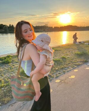 Maria Ehrich Instagram - 📍Vienna, just after taking a dip ☀️