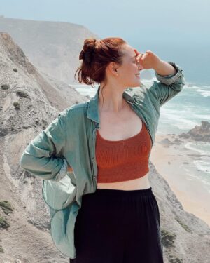 Maria Ehrich Instagram - Some beach appreciation, some sand in the eye. I can’t decide which photo I like best. Tomorrow we’re flying home (like baby girl in second pic, of course 🐞)