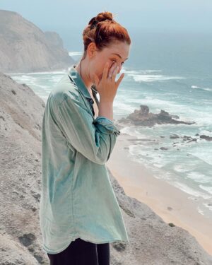 Maria Ehrich Instagram - Some beach appreciation, some sand in the eye. I can’t decide which photo I like best. Tomorrow we’re flying home (like baby girl in second pic, of course 🐞)