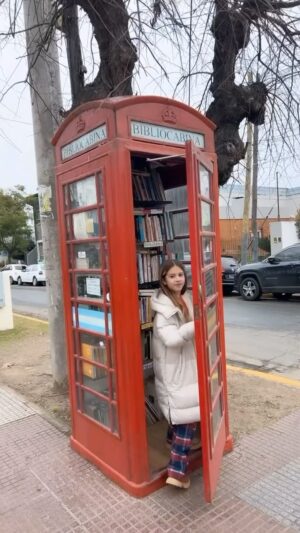 Maria Fernanda Callejón Instagram - Gio ama leer❤️
👀este DATAZO! Si bien falta poquito para que terminen las vacaciones , pero si andas x esta zona ,Giovanna les quiso dejar esta recomendación porque a Ella le encantó esta iniciativa !, y a mí me hizo muy feliz verla elegir su lectura‼️💯👍