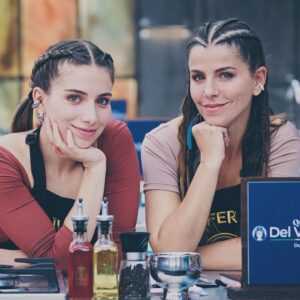 María Fernanda Yépes Instagram - @ileniazul y yo perfectamente podríamos ser hermanas o madre e hija por qué no! En fin. Lo que sí sé es que es un ser hermoso lleno de amor, bondad y muchas cualidades.
 Gracias ile linda por tu Paz-ciencia, y dulzura. Hoy le apostamos a la Italia!!!! 🍝
Pero no siempre las cosas salen como uno espera o quiere!!! Pero si les puedo decir que me arriesgué! Quise hacer pasta fresca que en mi vida había hecho, luego probar una técnica que aprendí en clases de cocina molecular con @chefalvaro  pero pues como solo la práctica hace el maestro. No me salió a la primera.
Pero me siento tranquila. LO INTENTÉ y eso es lo que vale!!

Algo que me ha dejado esta competencia es enseñarme a creer más en mí. Por que muchas veces no me la creo. Y bueno eso ya es un GRAN APRENDIZAJE!!! 

Y gracias a Uds mis fans bellos que siempre me han mandado palabras de aliento en esta competencia.
GRACIAS, GRACIAS, GRACIAS❤️🦾
Que dicen? 

Lograré sobrepasar este bache?