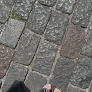 María Karla Gómez Instagram - Disfrutando del proceso, de esas bendiciones que nos da la vida, de la buena compañía, de esa comida favorita, del sol y la buena música y sobre de todo de Quito porque después de  11 años viviendo aquí,me voy a otra ciudad 🙈🫰🏻🥹❤️…

#nuevoscomienzos #nosfuimos #nuevosretos