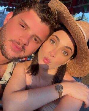 María Karla Gómez Instagram - HB TO ME 🎂🎈🥳🍾🥂
Eres la protagonista de tu novela, así que créetelo !!!
Att: la vida
No quería que pase este día especial sin mostrarles un poco de lo que ha sido agosto en los últimos días, ahora vivo en una nueva ciudad, porque fui elegida para ser actriz en una telenovela. Han sido días de adaptarme a todo lo nuevo, pero en cada paso me siento tranquila y feliz de seguir encaminándome en esta profesión que amo.
Hoy solo puedo dar gracias por todas las bendiciones que ocurren en el camino y por todo el aprendizaje .
Gracias infinitas a ti por acompañarme en este proceso !!!
#newmemories #newprojects #actrizlatina #hbtome