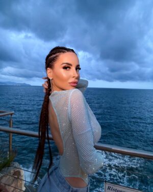 Maria Luisa Jacobelli Instagram - Me and my fav color 🩵