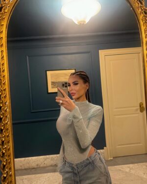 Maria Luisa Jacobelli Instagram - Me and my fav color 🩵