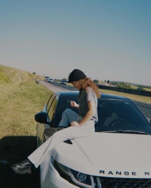 Maria Pinna Instagram - Road trip 🌿🛣️ Aventura sim ou com certeza?!
