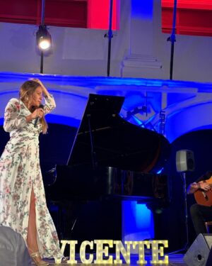 María Toledo Instagram - Alcalá de los Gazules 9/8/2024
Os llevamos en el 💚

Gracias por tanto cariño y por todos los detalles que tenéis en cada concierto con mi Vicente.

#giraVicente2024 #música #conciertos

Gracias @tonifernandezmarcaoficial por el vestuario para mis conciertos 🌷💚