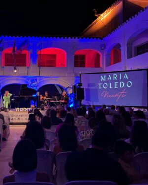 María Toledo Instagram - Alcalá de los Gazules 9/8/2024
Os llevamos en el 💚

Gracias por tanto cariño y por todos los detalles que tenéis en cada concierto con mi Vicente.

#giraVicente2024 #música #conciertos

Gracias @tonifernandezmarcaoficial por el vestuario para mis conciertos 🌷💚