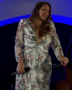 María Toledo Instagram - Alcalá de los Gazules 9/8/2024
Os llevamos en el 💚

Gracias por tanto cariño y por todos los detalles que tenéis en cada concierto con mi Vicente.

#giraVicente2024 #música #conciertos

Gracias @tonifernandezmarcaoficial por el vestuario para mis conciertos 🌷💚