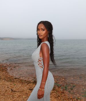 Mariama Diallo Instagram - One of Wun 🌹 @revolve