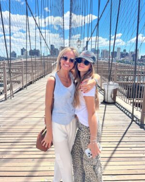 Mariana Fabbiani Instagram - Escapadita a New York 👀
Con la mejor compañía!! ❤️ Amo la magia de esta ciudad que nunca duerme! ✨🗽🍎