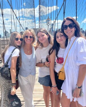 Mariana Fabbiani Instagram - Escapadita a New York 👀
Con la mejor compañía!! ❤️ Amo la magia de esta ciudad que nunca duerme! ✨🗽🍎