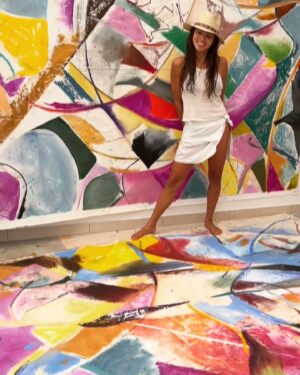 Mariana Oushiro Instagram - Thank you @dragonhillresidence - 3 amazing weeks so far and 2 more to come! Can’t wait to see what I will paint next!so much coming from here! Immense!