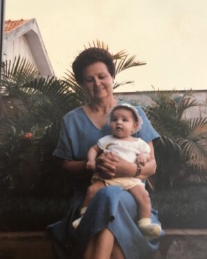 Mariana Rios Instagram - Minha amada vovó Martha! 
Meu coração ta doendo tanto com sua partida! Quão doce e consoladora é a certeza de que um dia estaremos juntas novamente!
Todas as declarações que precisei fazer a senhora, fiz em vida! 
Tenho muito da senhora em mim, e sempre ouvi atenta os seus conselhos! 
Conversamos todos os dias dessa vida, graças a Deus! Trocamos confidências, receitas, risos, choros! Sempre juntas! 
A senhora guardou e recortou todos os jornais e revistas em que eu saí. Me assistiu em todos os programas e novelas! Me viu cantar e vibrou comigo cada conquista! Obrigada vó por tudo! Por tanto! Por ser tão dedicada, batalhadora, amorosa e forte! Que meu avô e meu irmão recebam a senhora de braços abertos! Aqui ficará a saudade misturada com a alegria de ter sido sua neta nessa vida!
Te amo eternamente! 
Esteja com Deus! 
❤️🙏🏼