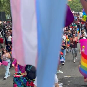 Mariana Torres Instagram - Marchamos con orgullo, celebrando la diversidad y la igualdad. Nos unimos en solidaridad con la comunidad LGBTQ , reconociendo su valentía y resiliencia. Cada paso que damos es un grito de amor, inclusión y derechos humanos. Juntos, seguimos construyendo un mundo donde todos puedan ser auténticamente ellos mismos. ¡Feliz Pride! 🌈 Gracias @sanfrancisco.anderson por la invitación a marchar justo con @inventadas.inventada !!!