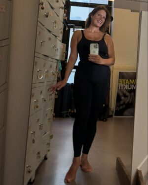 Marie Legault Instagram - Août démarre avec le mouvement olympien parisien 🇫🇷

1- yoga chez @jivamuktiyogaparis 🧘🏻‍♀️
2-honorer la flamme olympique 🙃
3-cat stretching 😻 @agatha.trass 🙏🏻
4-visite touristique 
5- 10000 pas/ jour @asicsrunning 👟
6- carnet n/b 📷 of Paris 
7-équilibre  #colonnesdeburen 
8-reformer  @anouck_swanpilates belle rencontre 💃spécial dédicace prénom 🫶🏻 comme ma fille 
9- Green détox 🥤X 2 @anouk.hamel 💚

#august2024 #paris2024 #parisienne #yogagirl #pilatesgirl #healthylifestyle #vieparisienne #beautifuldestinations #photonoiretblanc #moodpassion #sourire #catlover